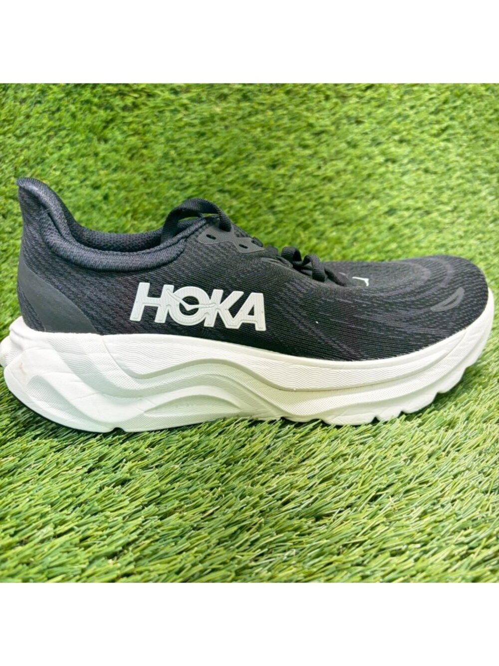 Hoka One One Arahi 8 Womens Size 7D Black White Athletic Running Shoes Sneakers